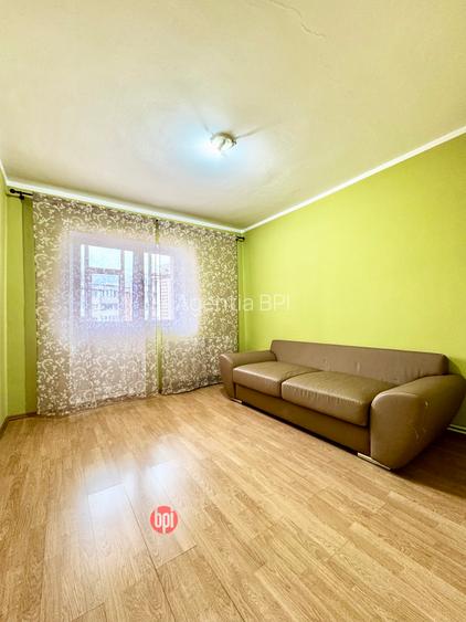 SE VINDE apartament 3 camere, decomandat, ultracentral, in Falticeni, jud.SV - 4