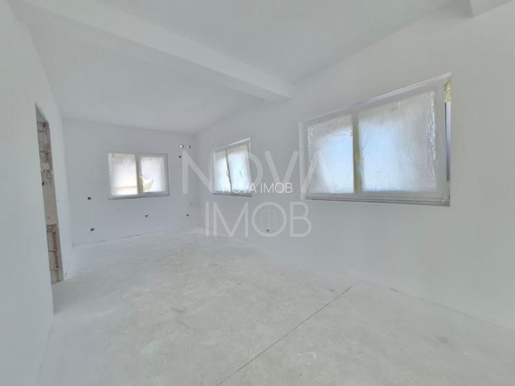 Casa tip duplex, la alb - Sura Mica - COMISION 0 - 7