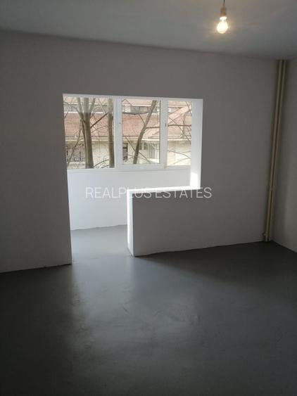 De vanzare 2 camere - etaj 2/3, central - Oras Otopeni - 3