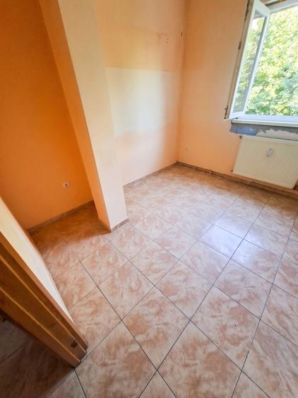 APARTAMENT 3 CAMERE BLOC REABILITAT ZONA LINISTITA GHIRLANDEI