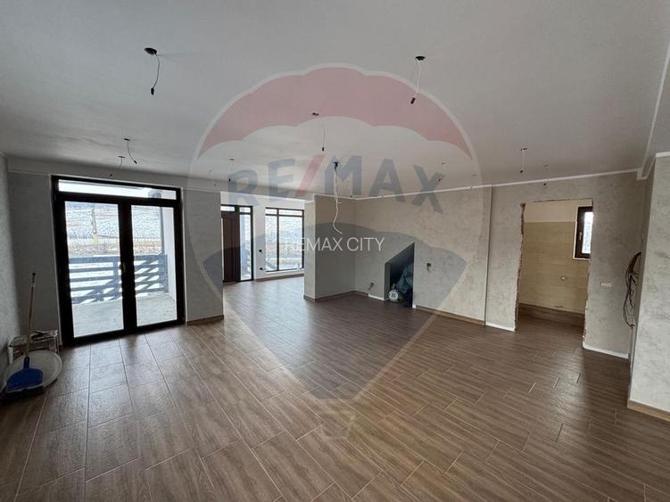 Casa  si  teren zona Balaurul - 4