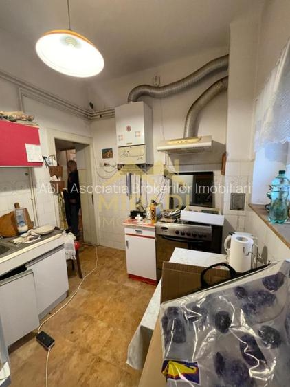 Vanzare apartament in vila 6 CAMERE compus din D P M din D P 1 M - 7