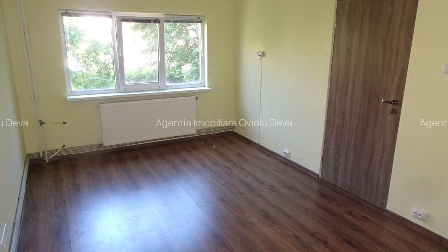 Inchiriez garsoniera decomandata in Deva, zona Zamfirescu in Q-uri, parter inalt - 2