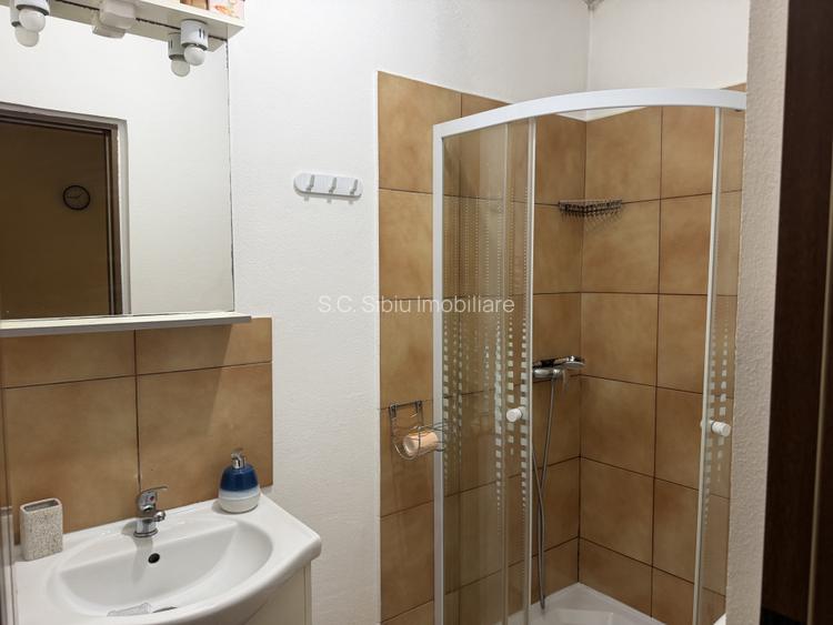 garsoniera zona centrala  str. 9 mai  spatioasa - 6