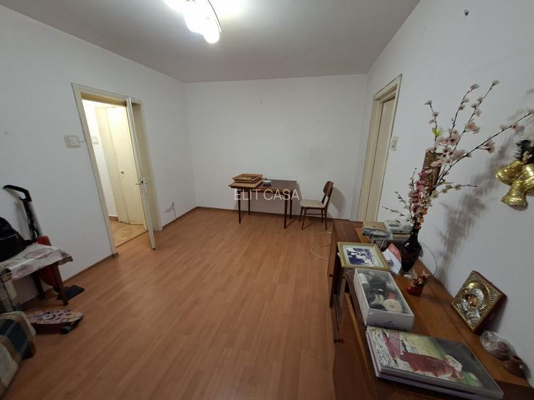 Apartament cu 2 camere, etajul 3/4, zona Tatarasi - 2
