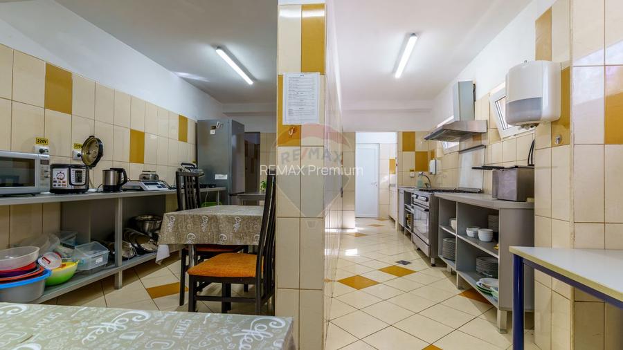 Pensiune cu 16 camere de vanzare, potential investitie,COMISION 0 - 9