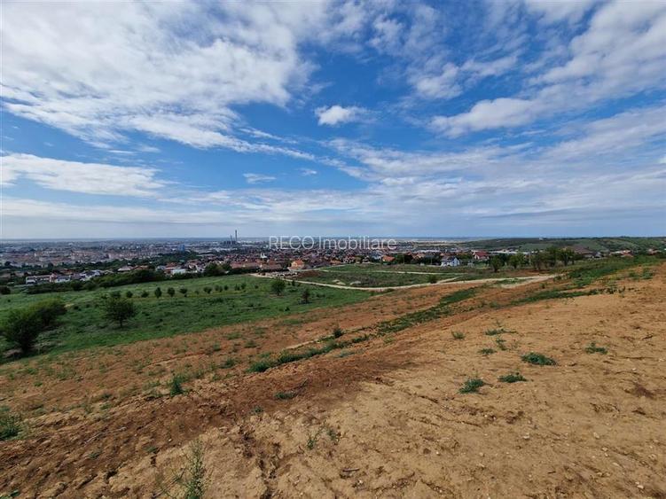 RECO Teren  intravilan- panorama asupra orasului -str. Caisilor - 11