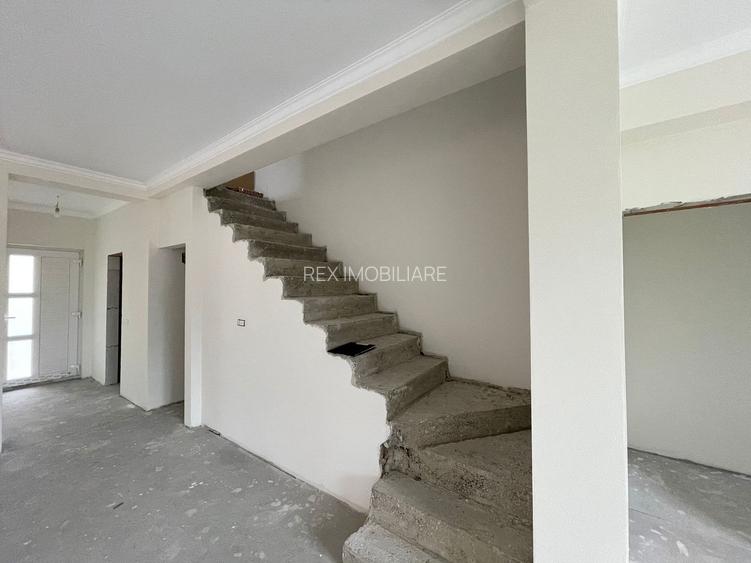 Duplex desparțit - 5 camere și 3 băi- Moșnița Nouă - 4