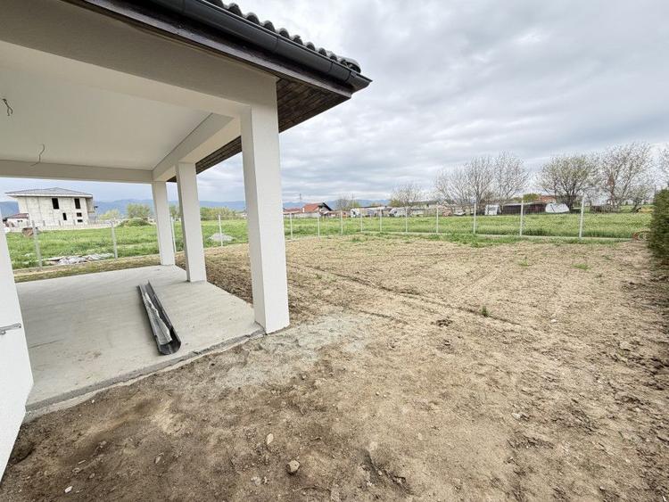 Casa tip duplex , curte libera 340 mp, Cristian