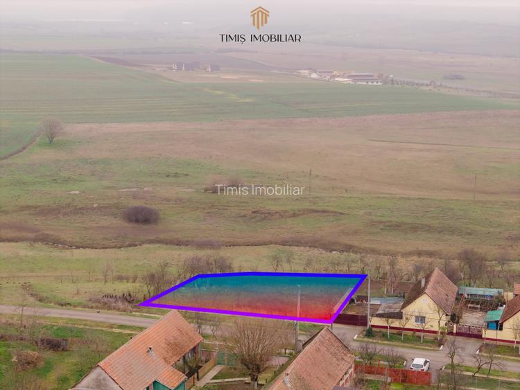 Teren Ianova 1200 mp, vatra satului | asfalt, utilitati | Comision 0% - 11