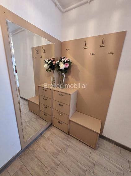 Locuinta perfecta: 3 camere mobilate, cu vedere frontala superba - 16