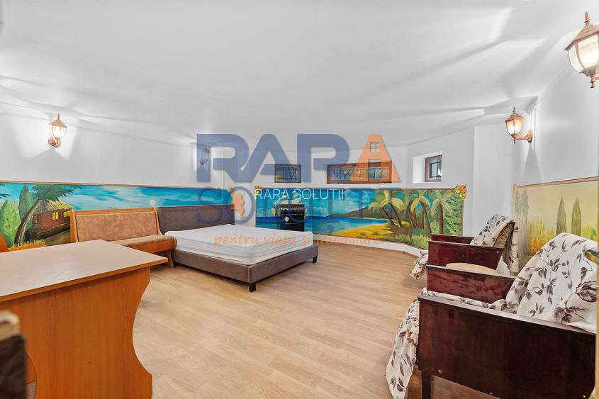 Vilă cu 6 dormitoare, 2 garaje, anexe multiple - 2076 mp teren - 18