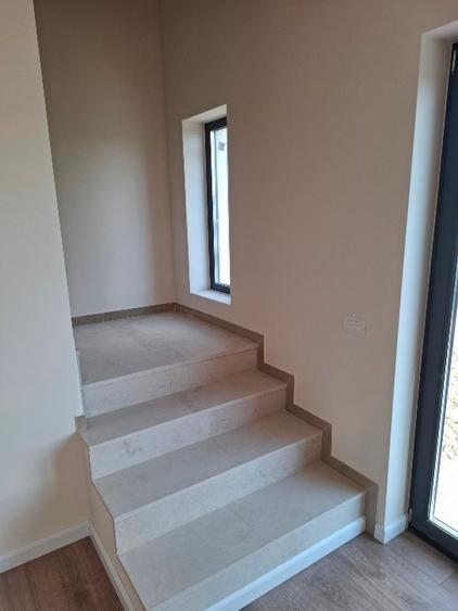 Proprietar vand duplex cu toate utilitățile
