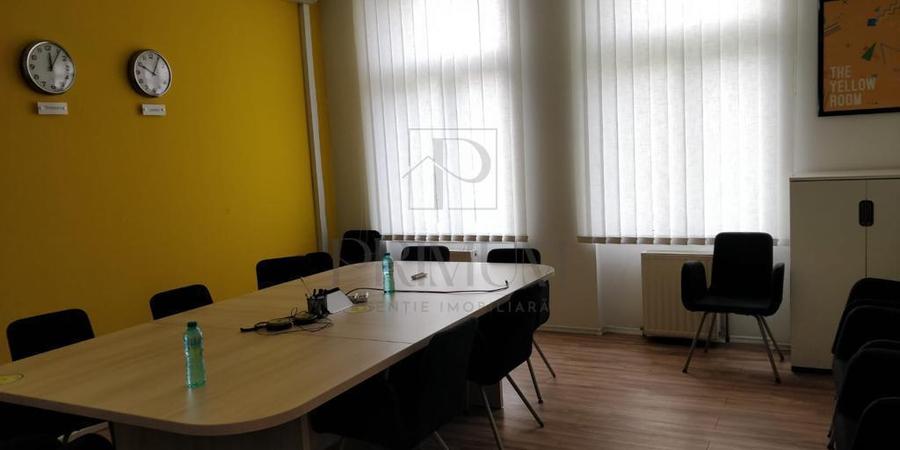 Spatiu pentru birouri -  ultracentral - zona excelenta - 220 mp - centrala propr