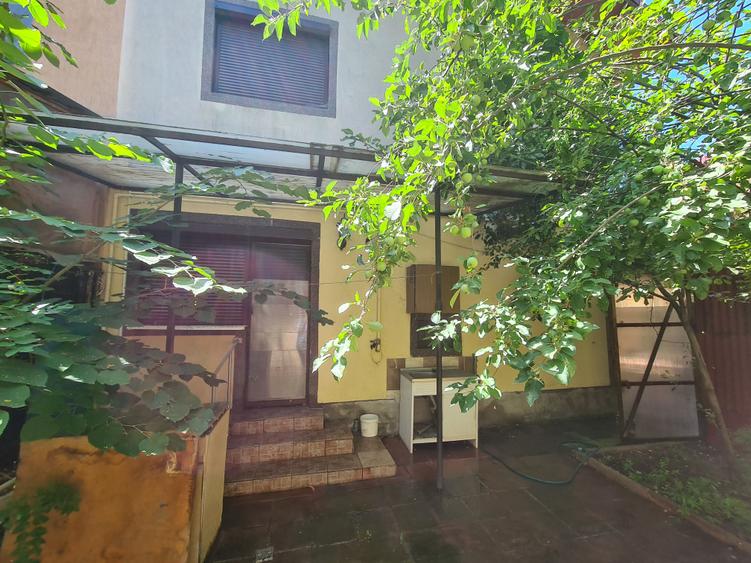Vila P+1+M zona Militari - Pacii - str. Paralutelor constructie 2007 tip duplex