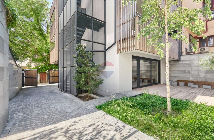 Floreasca–Dorobanți, doua etaje, 4 camere, curte proprie, vila 2025
