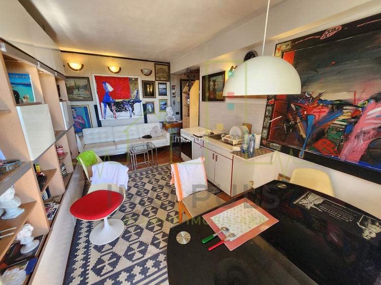 Ultracentral. Vedere la catedrala. Etaj intermediar. Modificat in 3 camere. - 4