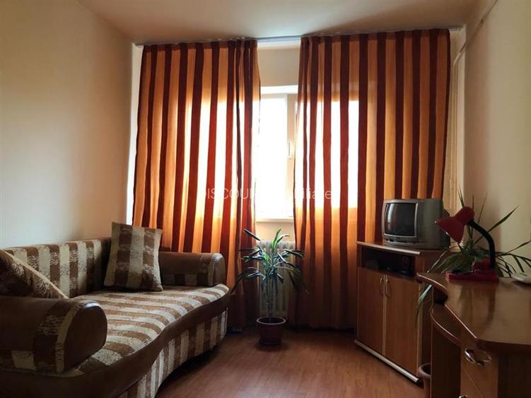 Vanzare apartament 3 camere, zona Vest (ID 657) - 3