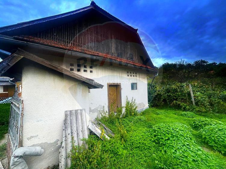 Casă din caramida cu 4 camere de vânzare in Bucumi MM langa DN - 21