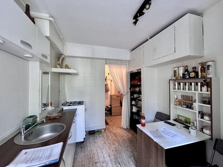 Apartament 2 camere, parter, centrala proprie, renovat, Cina, Ploiesti
