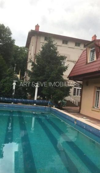 Arhitectura deosebita- inchiriere vila Premium, Piscină exterioară - 3