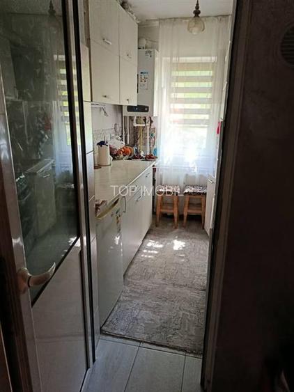 Etaj 1, fara risc, 2 camere zona Mircea cel Batran - 3