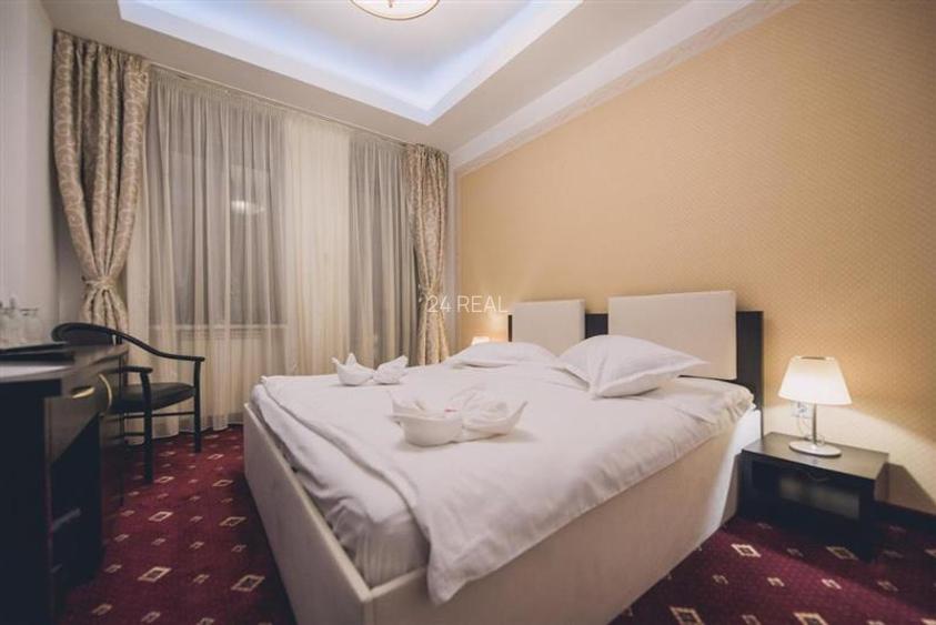 Hotel de vanzare in Predeal potrivit pentru investitie - 9