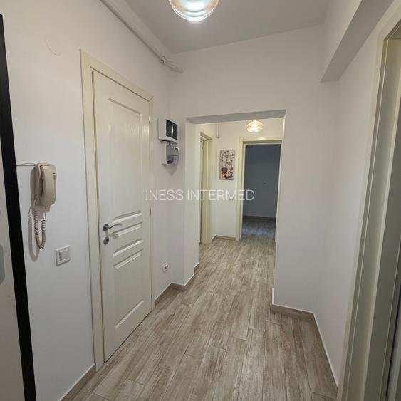 Piata Victoriei -Iancu de Hunedoara -langa centrul Metropolis, etaj 1, nemobilat - 2