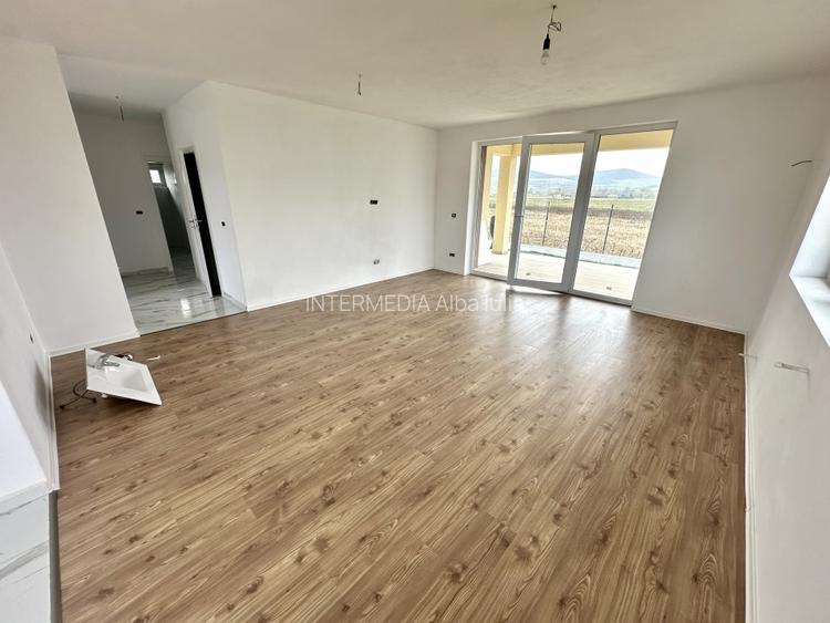 Casa Noua pe un nivel cu 4 camere cu terasa si toate utilitatile - 3