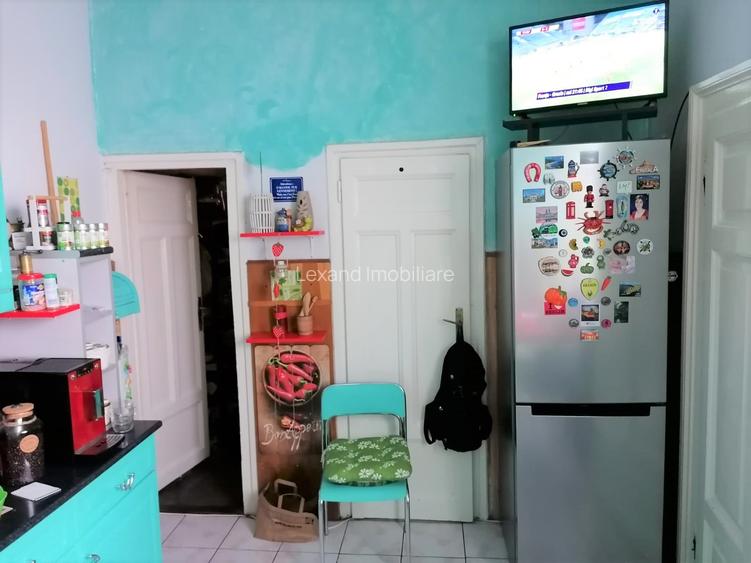 De vanzare, apartament trei camere in casa, pe str Republicii - 5