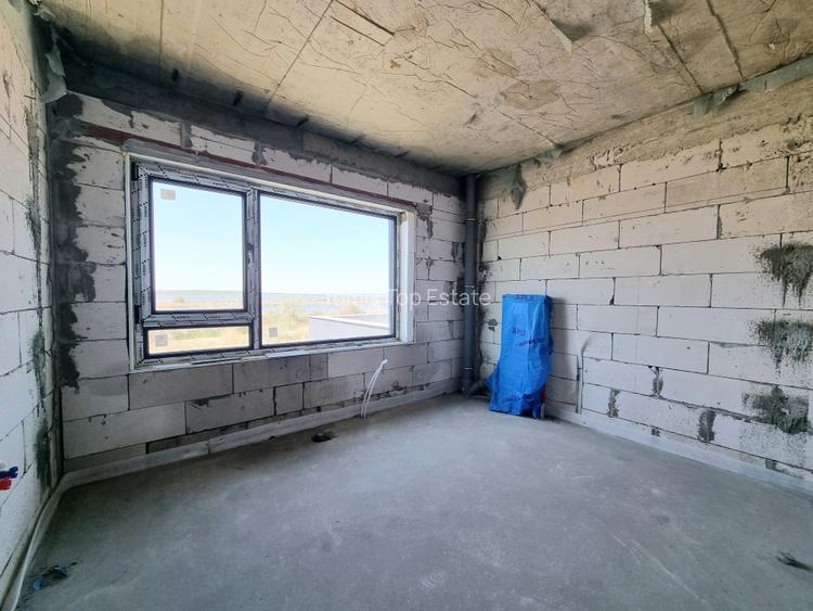 Casa P+1 in Navodari, cartier Midia Sat, vedere spre Lacul Tasaul - 11