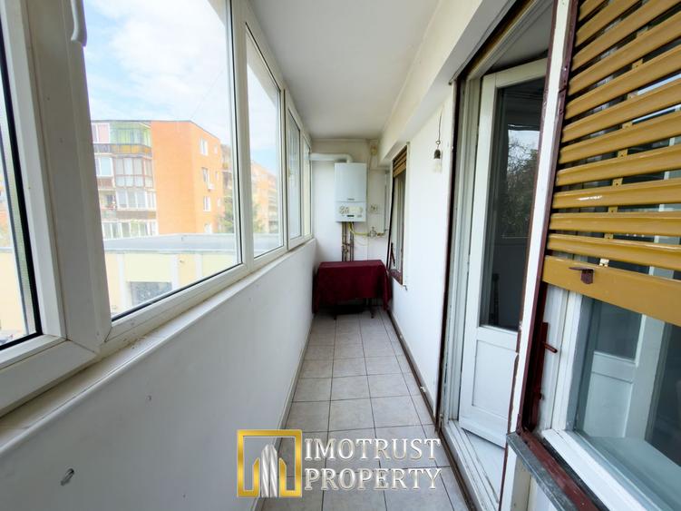 Apartament tip Samanta cu garaj de vânzare în zona Polivalentă