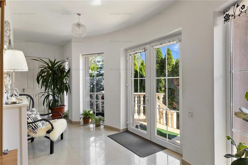 Vila / Casa superba cu 5 camere zona | 1032 mp teren |  Sanpetru Brasov