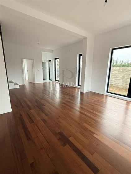 Sacalaz- despartit prin camera tehnica- toate utilitatile- dormitor la parter- 5 - 4