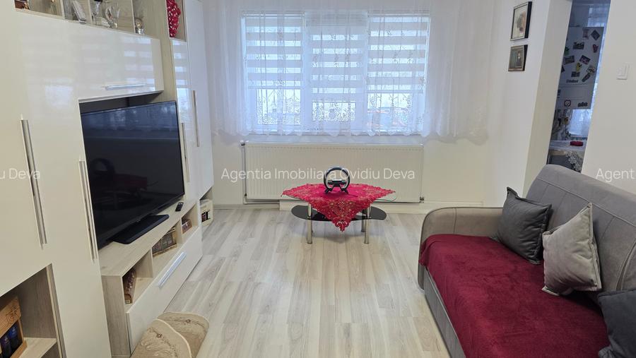 Vand garsoniera in Deva, zona Eminescu (Micro 15), parter inalt, mobilata - 2