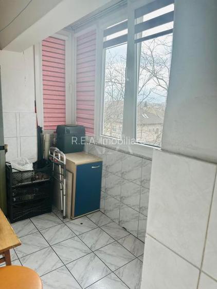 3 camere decomandat,  3/4, 77mp-Drumul Sarii - 8