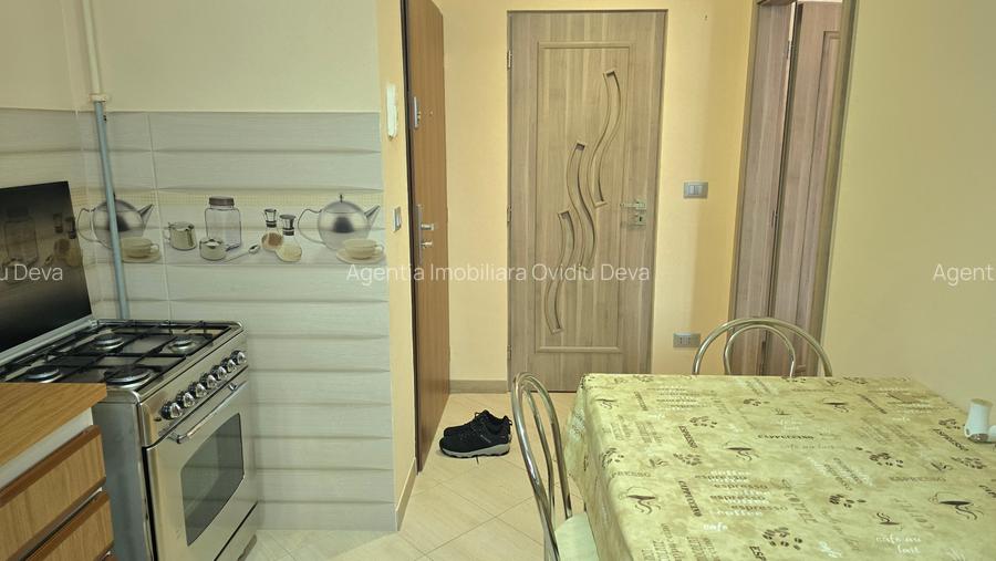 Inchiriez apartament cu 2 camere in Deva, zona ultracentrala (Piata), etaj 2, - 3