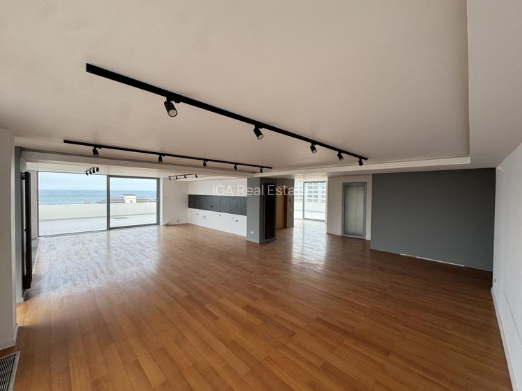 Penthouse langa plaja cu vedere la mare si terasa 150mp - 4