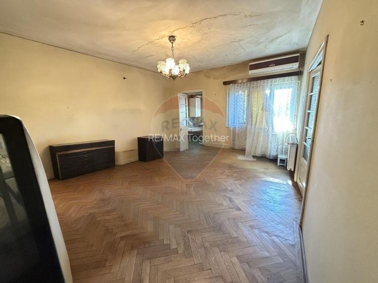 Teren 1100 mp si Casa Strada Luica Sector 4 - 9