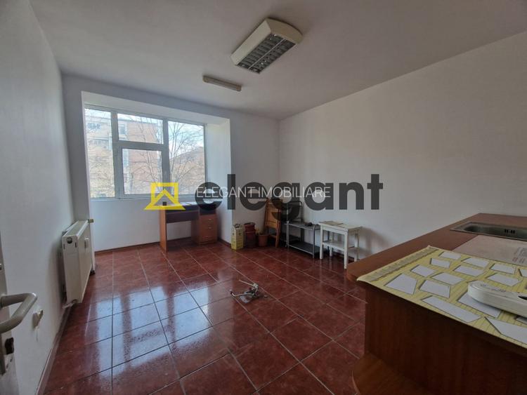 Pretabil birouri! 2 camere, 50 mp, etaj 1, Calea Bucuresti-Stomatologie  - 5