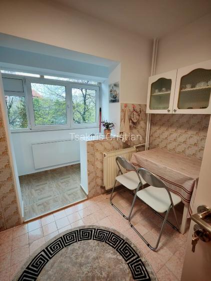 Apartament 2 camere renovat complet - 850 EUR - zona Primaria Sector 1 - 5