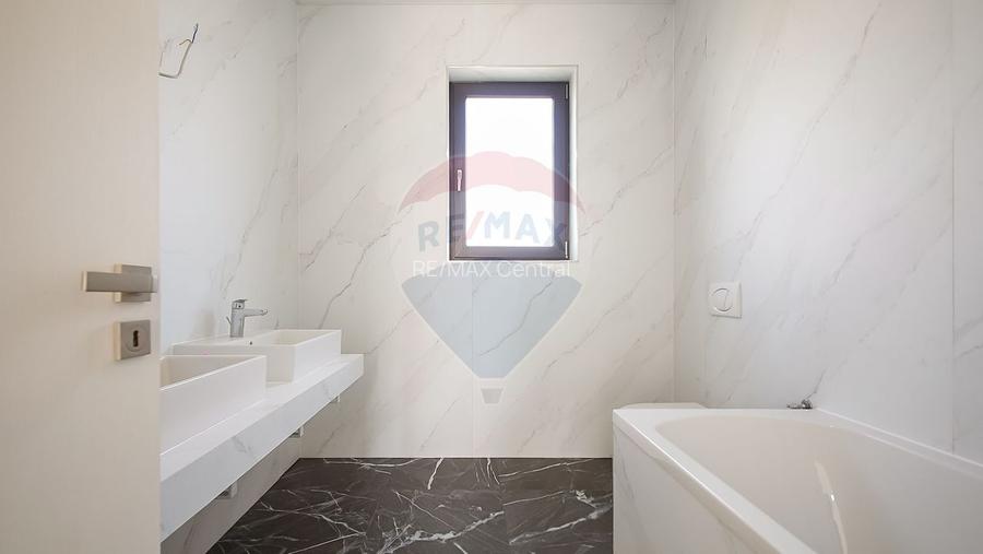 Casă  cu 5 camere de vânzare - 9