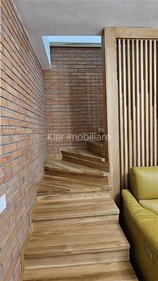 Casa renovata 200mp pe 2 niveluri,parcare, curte cu foisor,Centru, zona str. Par - 18