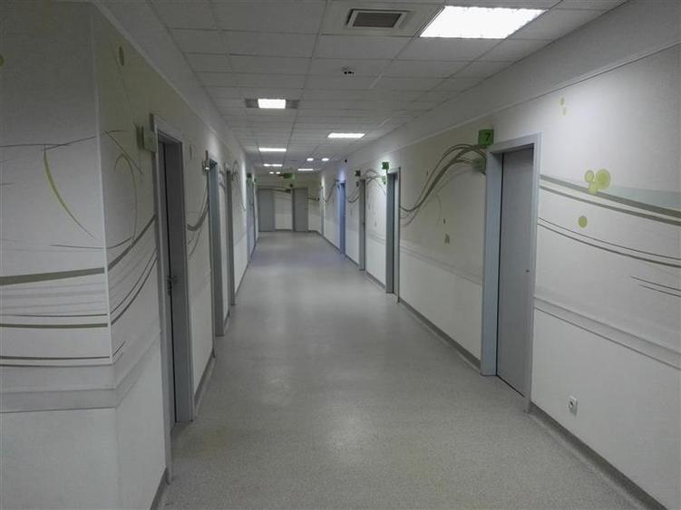 Vanzare cladire pe etaje - pretabil clinica, spital
