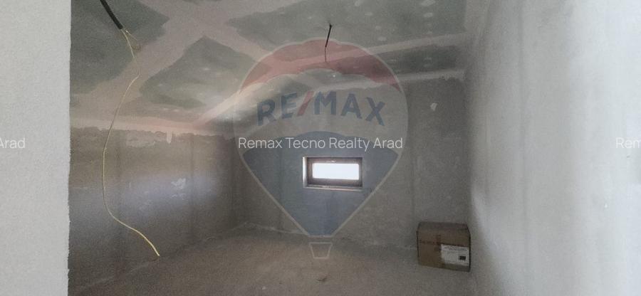 CASA CU ETAJ DE VANZARE LA GRI LA 12 KM DE ARAD ZIMANDUL NOU - 13