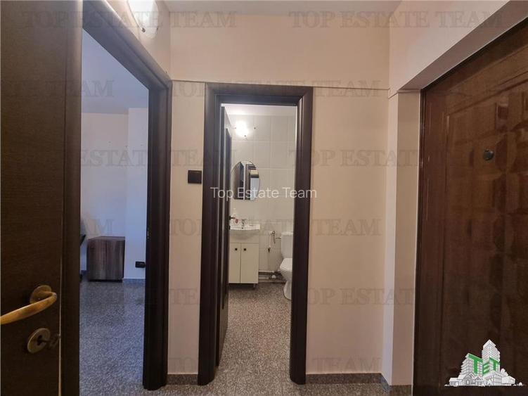 Spatiu comercial zona KM 4-5 Constanta - termen lung - pretabil activitate birou - 12