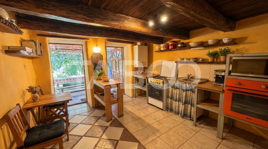 Casa de vanzare cu curte spatioasa loc relaxare si gradina Cornatel - 2