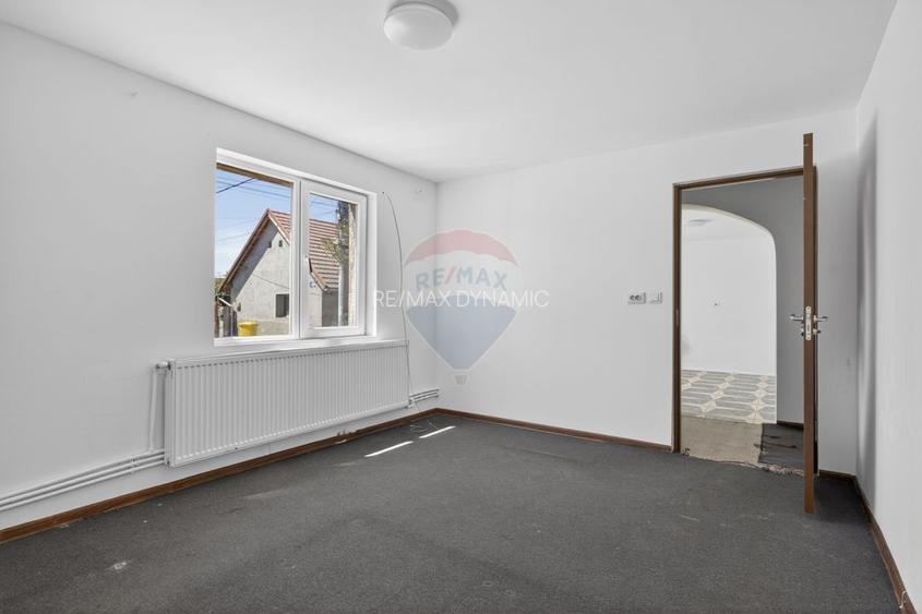 Apartament spațios la casă, renovat, ultracentral Pecica - 11