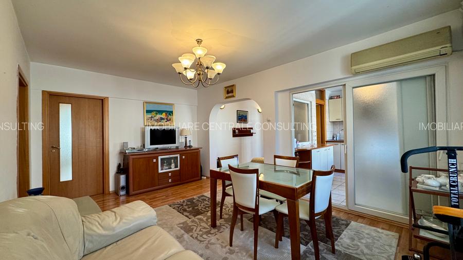 Vis avis cladire CEC, bloc 1980, unic, f. rar in piata - 2