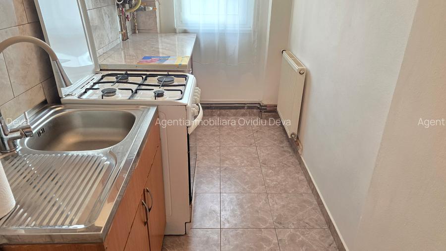 Vand apartament 2 camere decomandat in Deva, zona Micro 15, situat pe mijloc, - 7